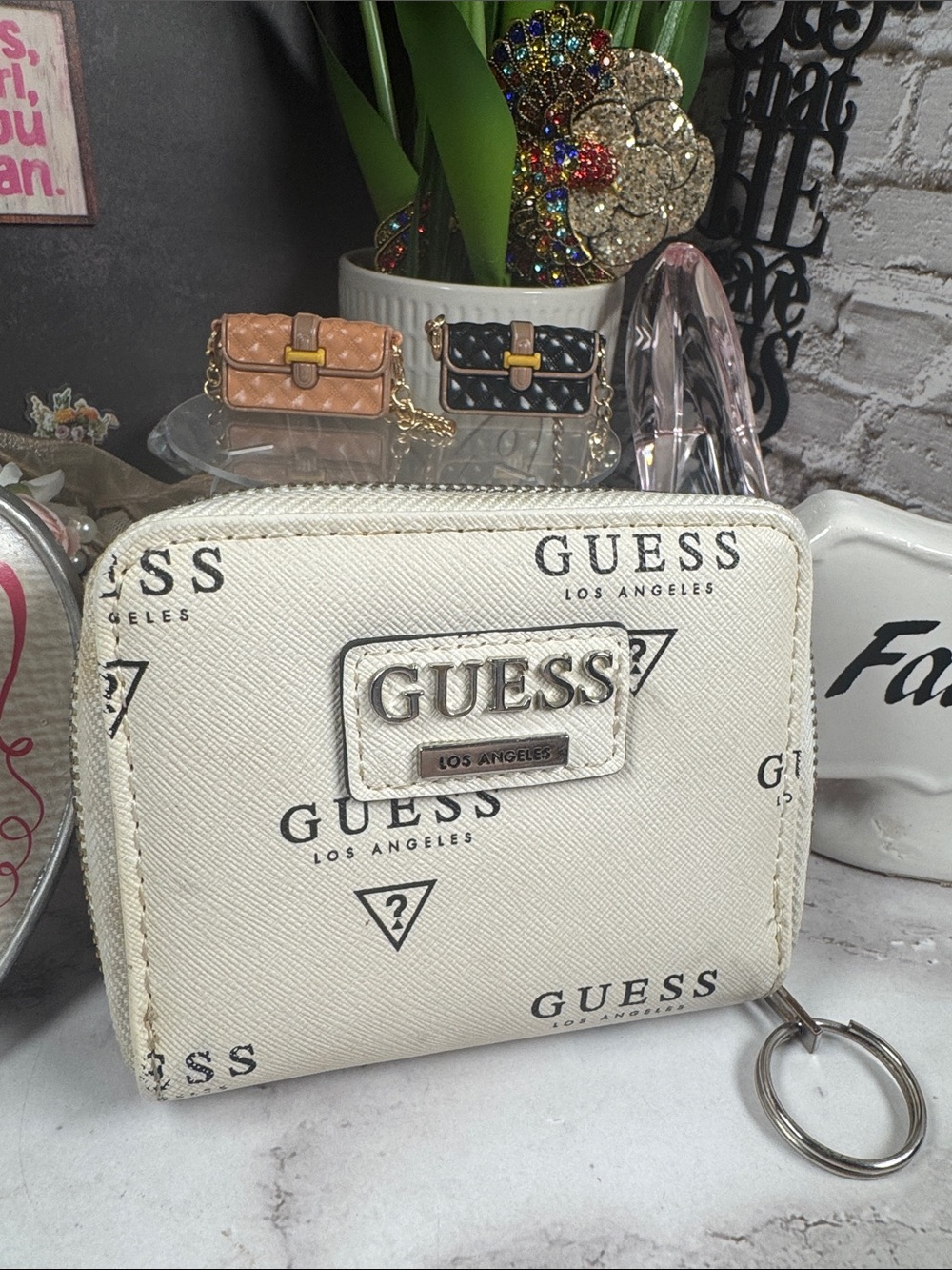 Guess Wallet - Picture 1 of 9